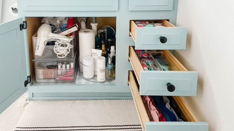 organize bathroom drawer