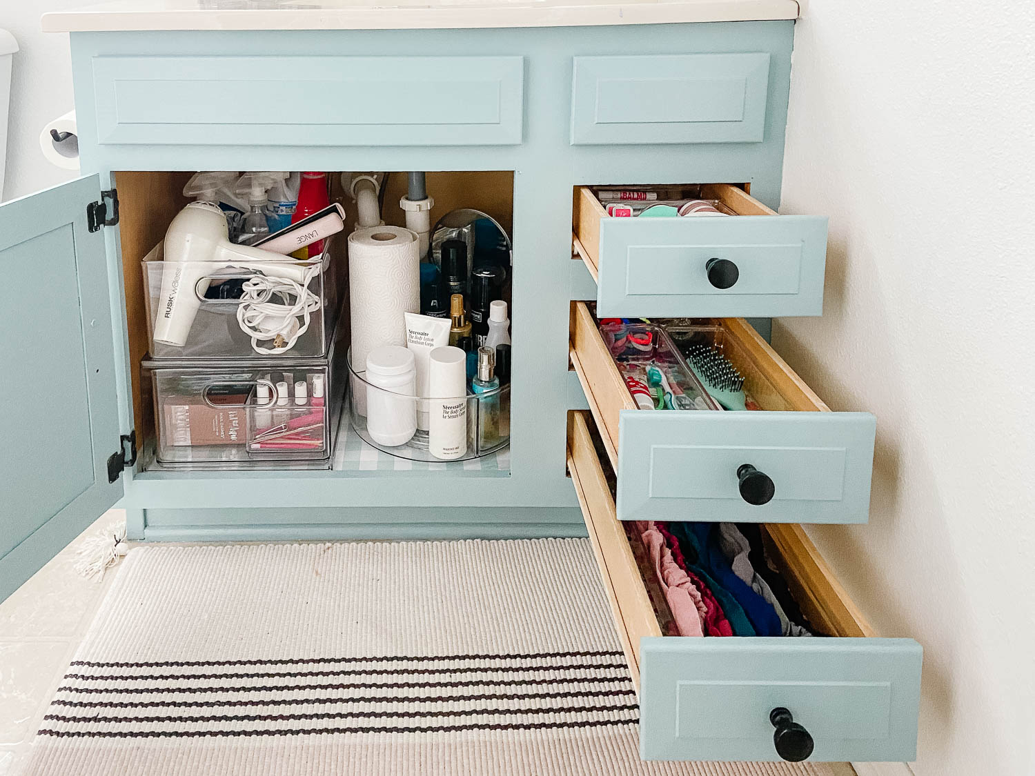 organize bathroom drawer